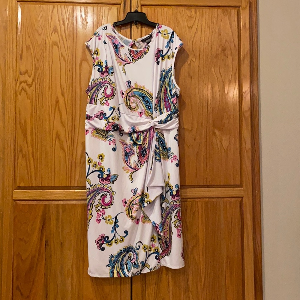 26/28 white paisley dress Ashley Stewart dress